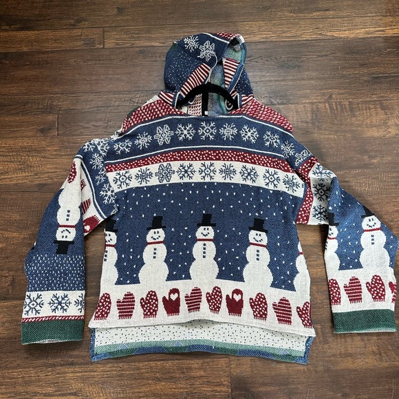 The Elf on the Shelf Tops - HANDMADE Snowman Snow flakes mittens red blue tapestry Hoodie by me, did my best